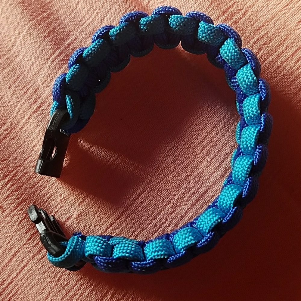 Paracord bracelet